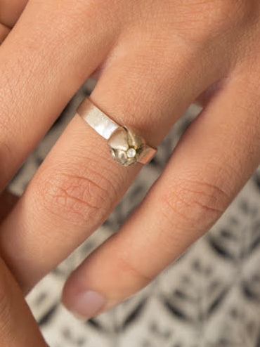 PIRATE STONE PALOMA RING  & THE PIRAMIDE